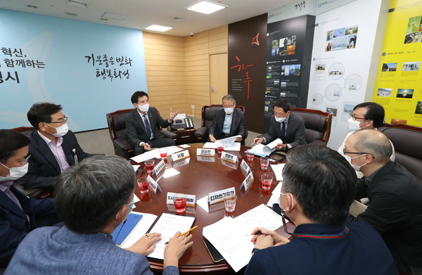 총괄계획단 위촉식 및 회의(자료제공=화성시)