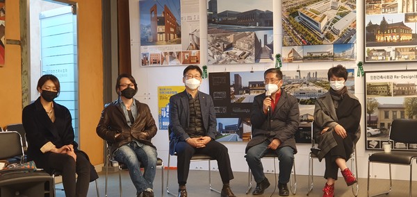 류재경 인천광역시건축사회  회장(오른쪽에서 두번째)