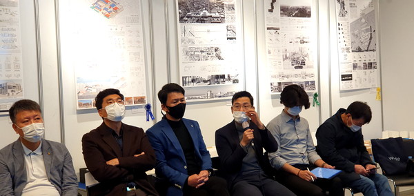 발제자 전유창 교수 (오른쪽에서 세번째)