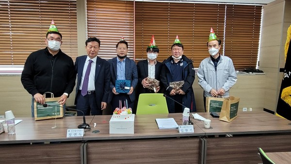 생일파티 진행(자료제공=김포지역건축사회)
