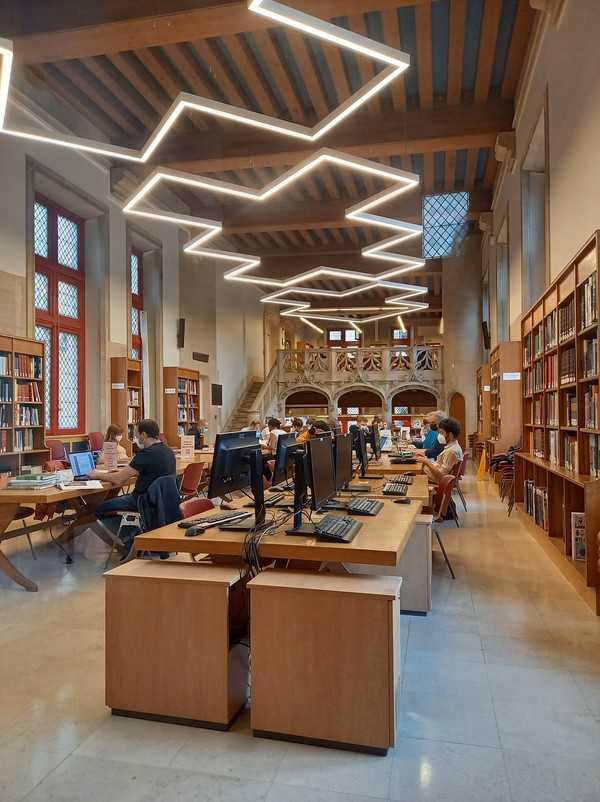 포르니 도서관의 미디어실의 전경(사진=어정연)