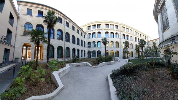 사강 도서관의 입구(사진=어정연)