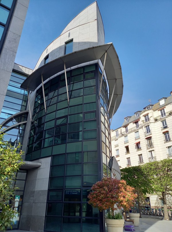 벵센느 중앙 도서관의 입구(사진=어정연)