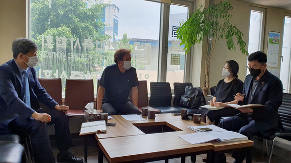 ​자료제공=양평지역건축사회)양평지역건축사회 우현배 회장, 경기도건축사회 은용수 부회장, 건축사뉴스 김병주 편집국장이 참석해 지역 현안에 대한 다양한 내용을 나누었다.(자료제공=양평지역건축사회)