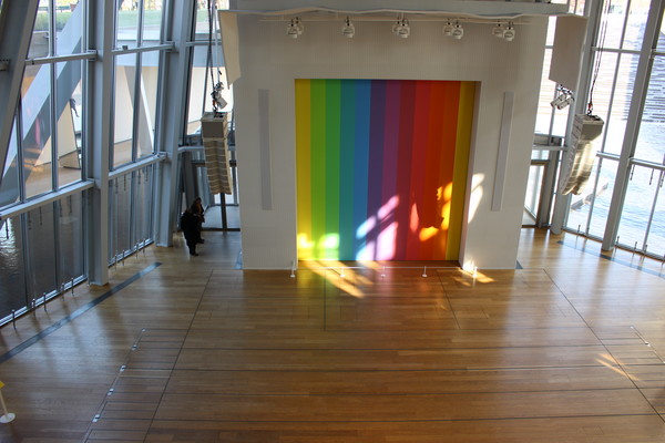지하층 내부에 설치된 엘스워스 켈리(Ellsworth Kelly)의 스펙트럼 8(Spectrum VIII) 작품(사진=어정연)