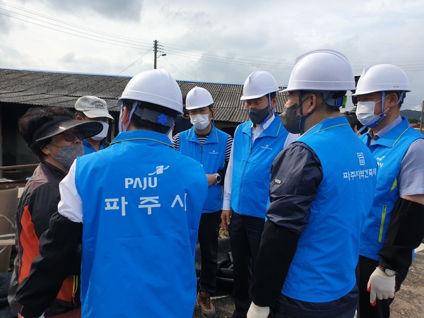 경기도건축사회 정내수 회장도 현장을 찾아 격려와 감사의 인사를 전했다. 
