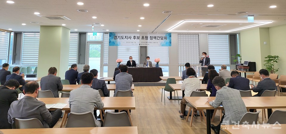 김동연 더불어민주당 후보측 박주홍 민주혁신위원장이 참석해 경기도건축사회 회원들의 의견을 청취했다. 