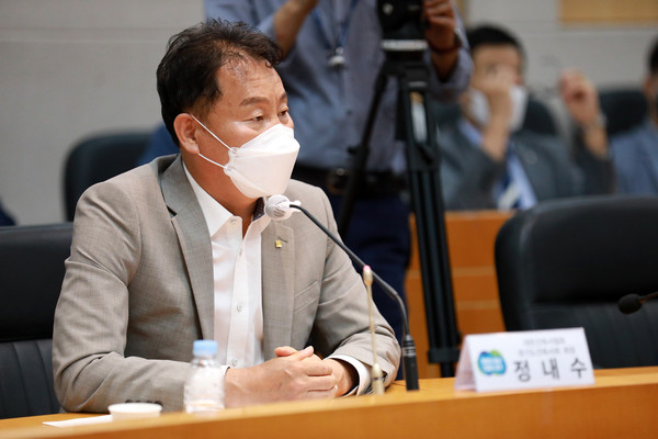 경기도 건설단체연합회 간담회에 참석한 정내수 경기도건축사회 회장(자료제공=경기도)