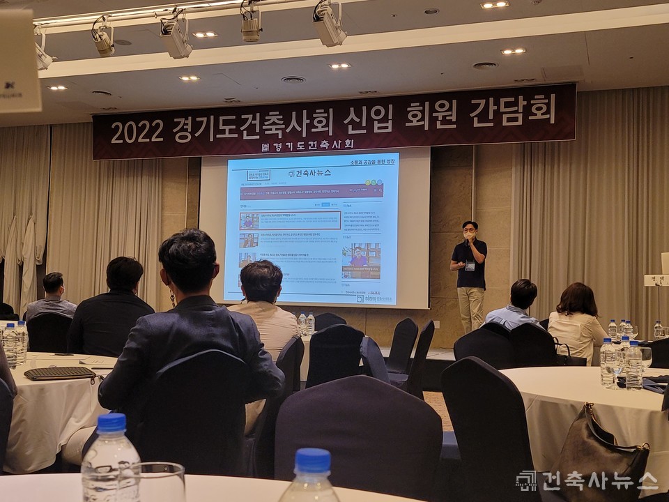 광주지역건축사회 고성철 이사가 「건축사의 소통과 공감을 통한 성장」이라는 주제로 강연했다.