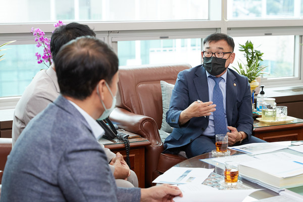 용인특례시 윤원균 의장과의 담화(자료제공=용인지역건축사회)