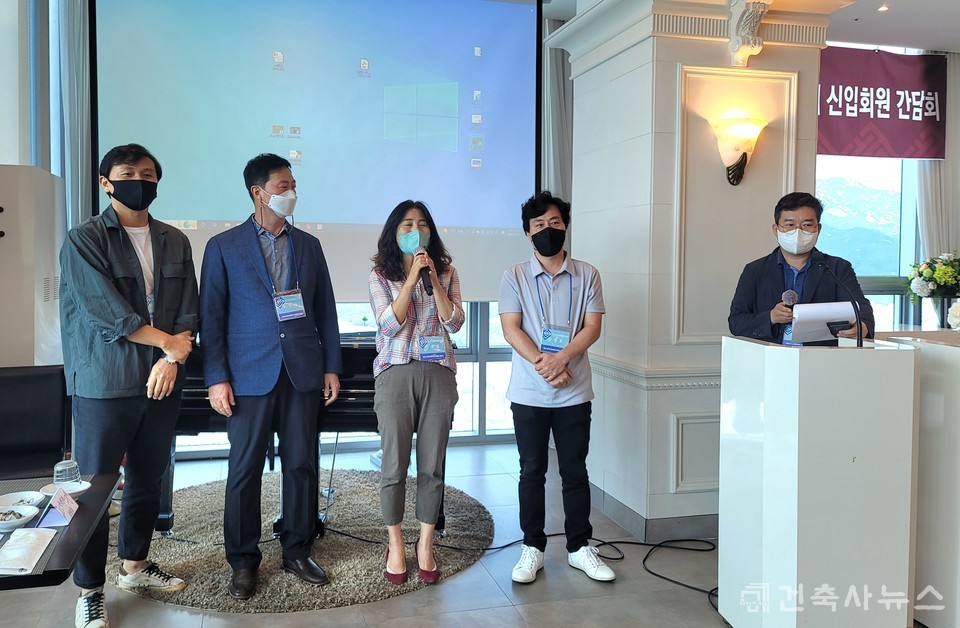 청년 및 산학 위원회