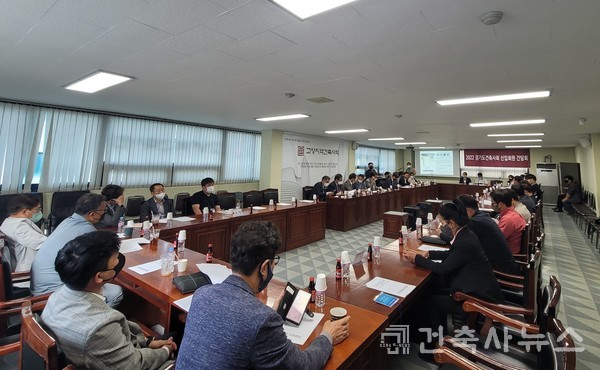 고양지역건축사회 회의실에서 2022 경기도건축사회 신입회원 북부권 간담회를 개최했다.