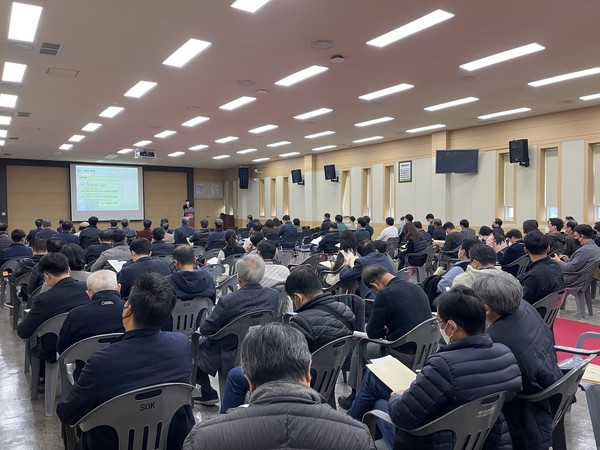 1교시 : 건축사무관련 세밥 강의 (강사: 배준형 변호사 겸 세무사)