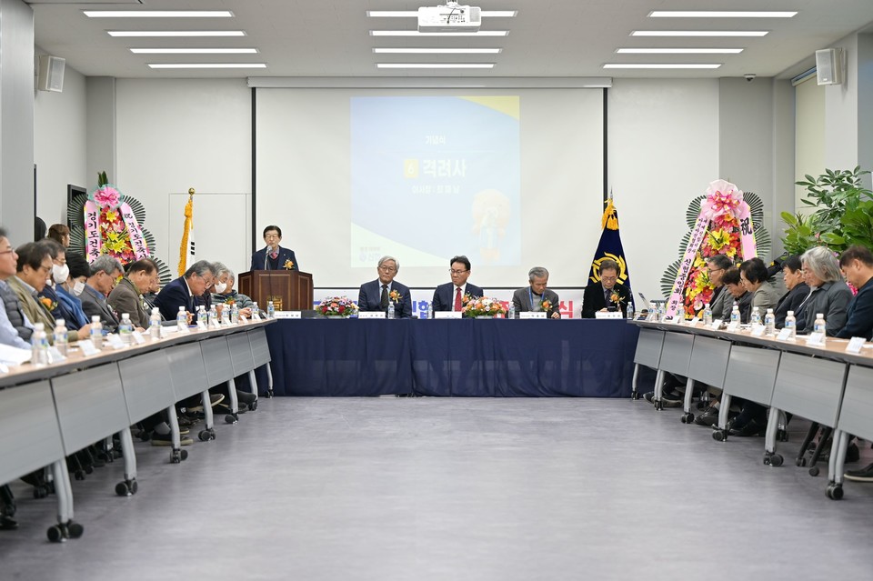 격려사 중인 최재남 초대 이사장(자료제공=경기도건축사신협)