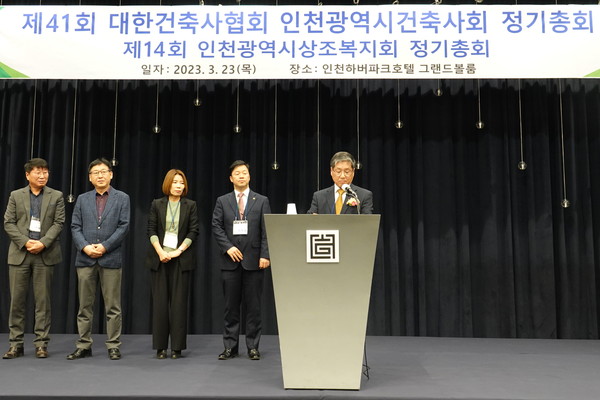 (왼쪽부터 신임 이사 :  김태범, 전호열, 이종숙, 박창용, 류재경 고문 겸 선거관리위원장)