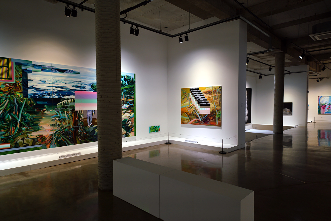 목욕탕 구조를 그대로 살린 전시공간(사진=김혜성)