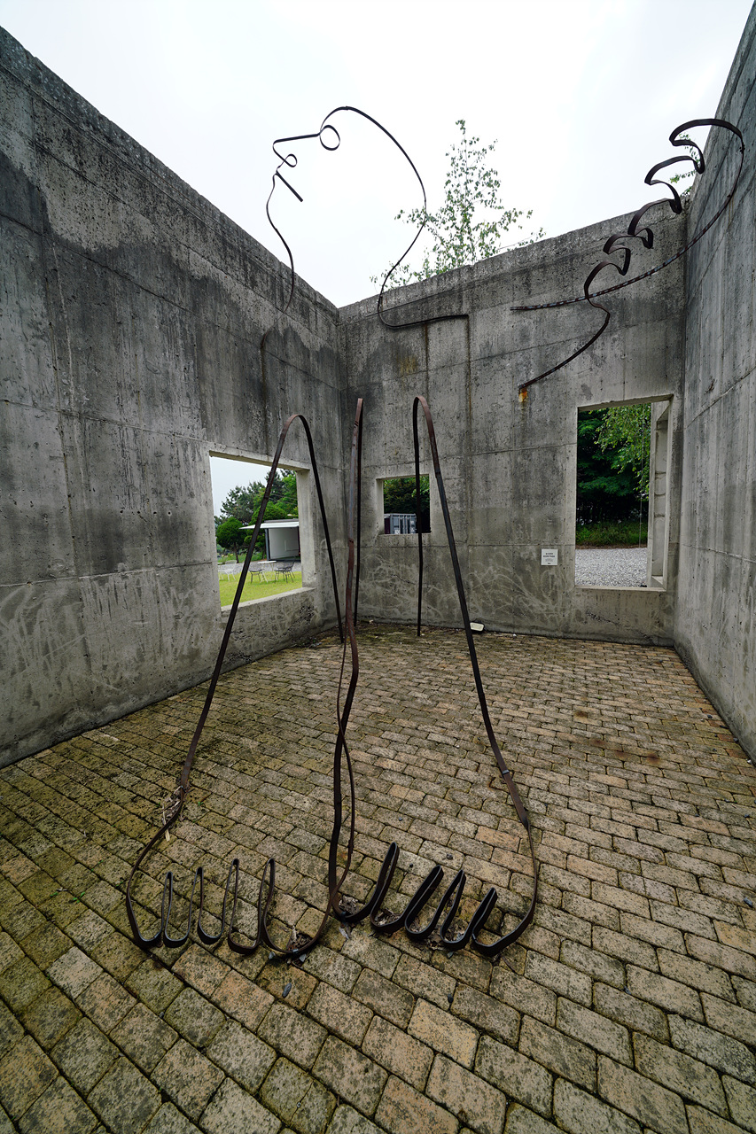 상설전시작품 : 노천탕속의 사람-골조로 남아있던 공간을 노천탕으로 해석한 작품(사진=김혜성)