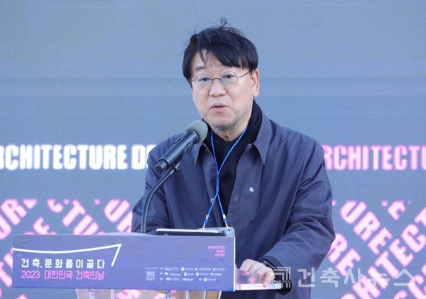 한국건축단체연합 천의영 대표회장(한국건축가협회 회장)