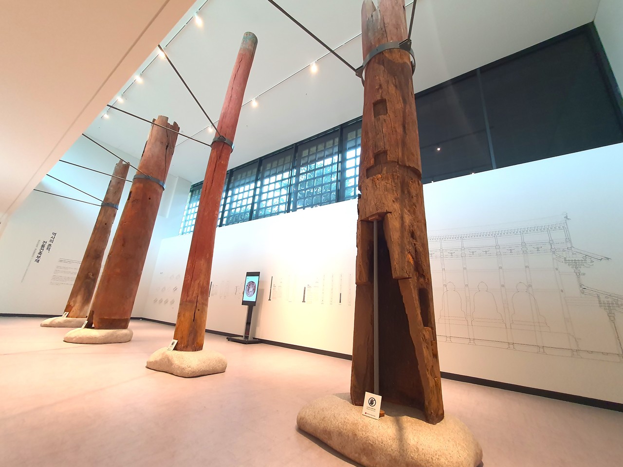 전통건축부재보존센터 전시관 내부(사진=최한녕)