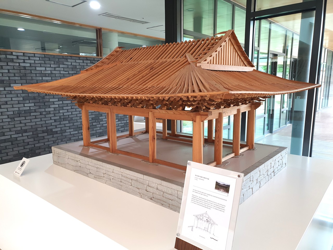  전통건축부재보존센터 전시관 내부(사진=최한녕)