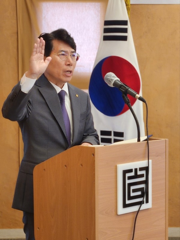 신임 제21대 김영철 회장 취임선서(자료제공=인천광역시건축사회)