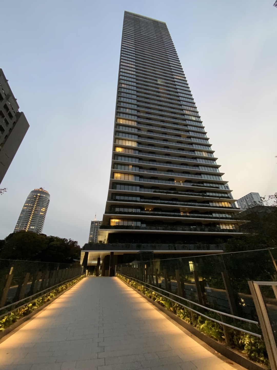 pc공법이 적용된 일본 도쿄 토라노몬힐즈 레지덴셜타워의 모습, 2022년 1월 개장된 54층, 222m의 초고층 아파트(사진=손호균)