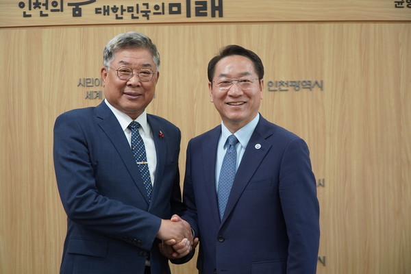 김재록 대한건축사협회장, 유정복 인천광역시장(자료제공=인천광역시건축사회)