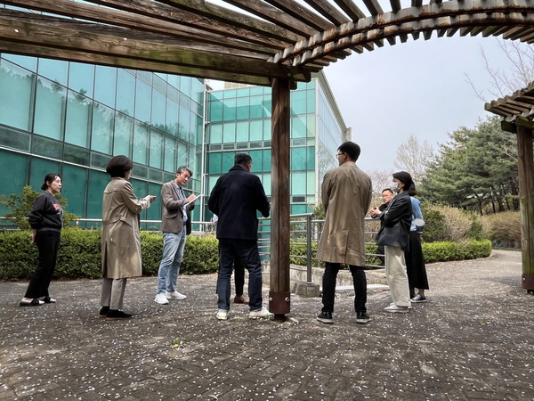 백석도서관 리모델링 관련 설계공모 운영위원회 현장방문(자료제공=고양시)