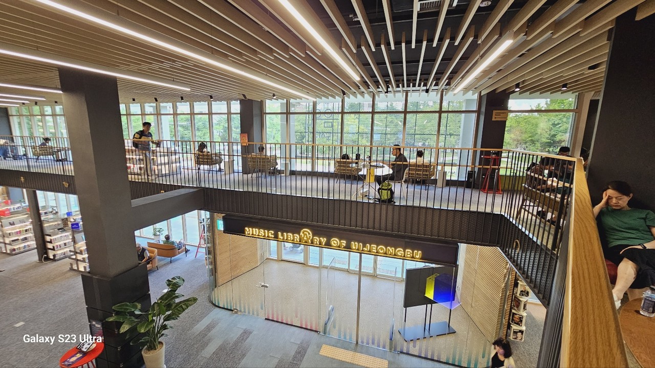 2층에서 내려다 본 1층 전경(사진=권승기)