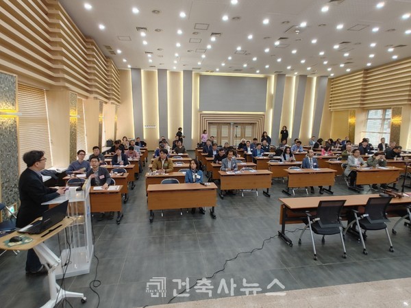 사진2. 스페이스 마케팅 강연회 (사진-안양지역건축사회)