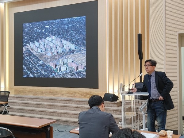 사진3. 스페이스 마케팅 강연회 중인 홍성용 건축사 (사진-안양지역건축사회)