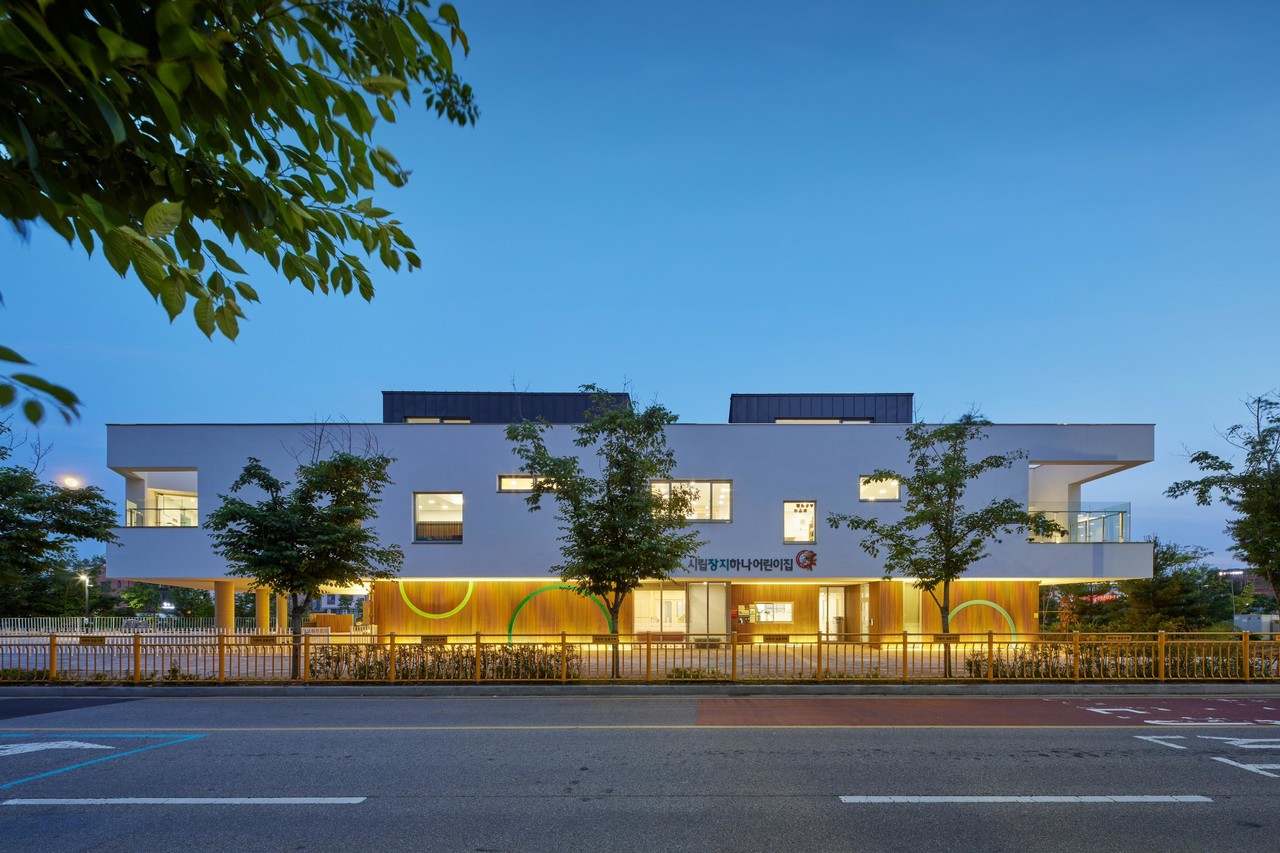 건축물 부문에서는 화성시의 ‘시립장지하나어린이집’이 공공분야 대상을 수상했다. (설계자) ㈜건축사사무소 오씨에이 임재용(자료제공=국토부)