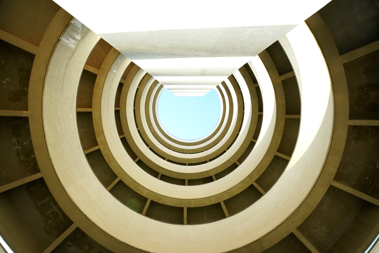 매향리 평화기념관 전망대, 아래에서 바라본 하늘(사진=김혜성)