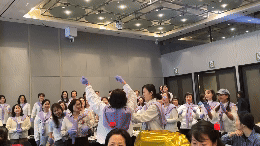 경가도! 경기도! 잘한다! 경기도! 신난다! 경기도! 최고다! 경기도! 아! 아! 아아~! 반갑습니다! 멋진 구호와 재치있는 율동으로 드레스코드 심사에서 1위를 차지했다.