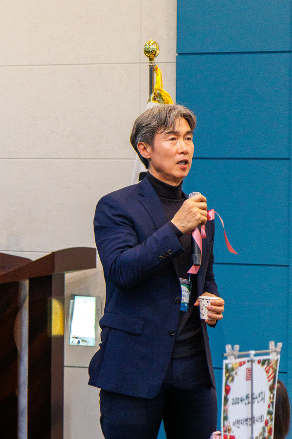 송년회 건백사를 하는 이천지역건축사회 김학식회장(사진=오원석)