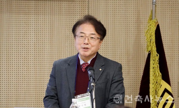 환영인사 중인 경기도건축사회 양정식 회장