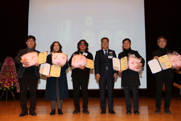 모범지역건축사회 표창(자료제공=경기도건축사신협)