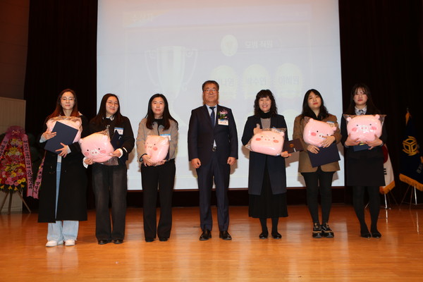 모범직원 표창(자료제공=경기도건축사신협)