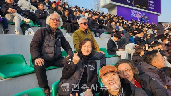 안양지역건축사회 안양FC 홈 개막전 응원(자료제공=안양지역건축사회)