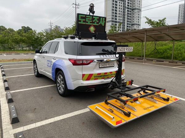 지표투과레이더(GPR) 장비를 장착한 차량(자료제공=과천시)