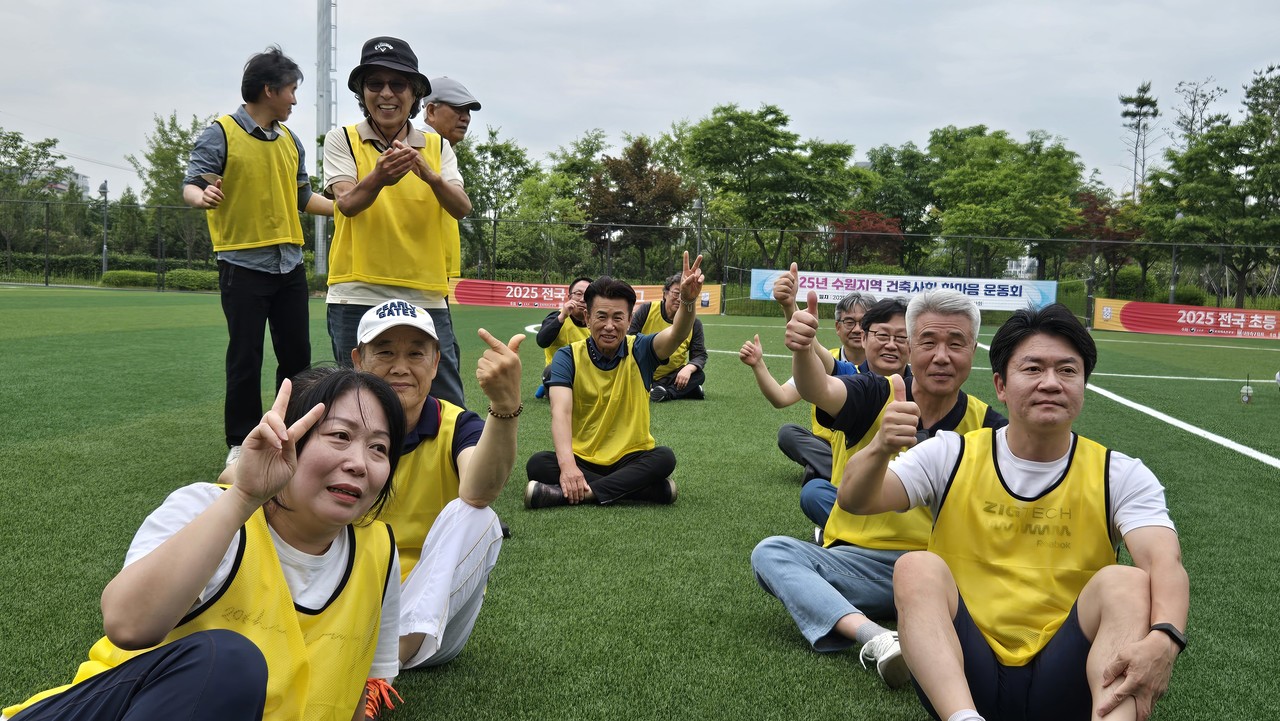 팔달팀 승리만끽(자료제공=수원지역건축사회)
