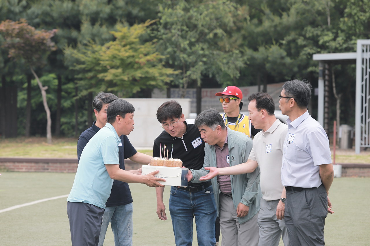 올해 환갑 회원 축하 케이크(자료제공=화성오산건축사회)