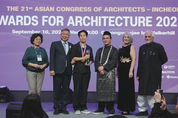 이기철 건축사(㈜아키텍케이건축사사무소) 올해의 건축상 수상(자료제공=대한건축사협회)