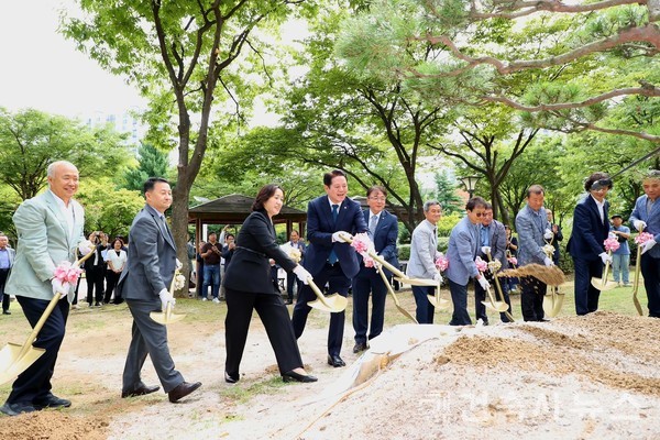 안양지역건축사회 60주년 기념식수식(사진＝안양시청)
