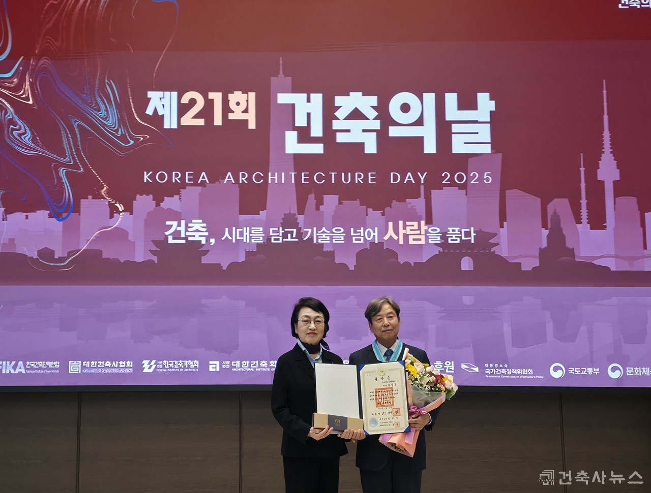 동탑 산업훈장에는 석정훈 (주)태건축설계 건축사사무소 대표이사가 수상했다.