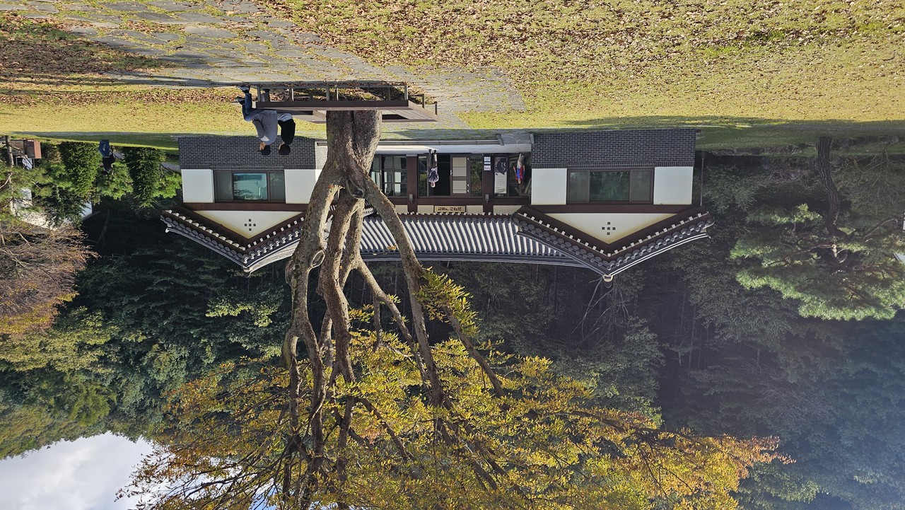 한옥의 김대건 기념관과 사무실(사진=이현주)