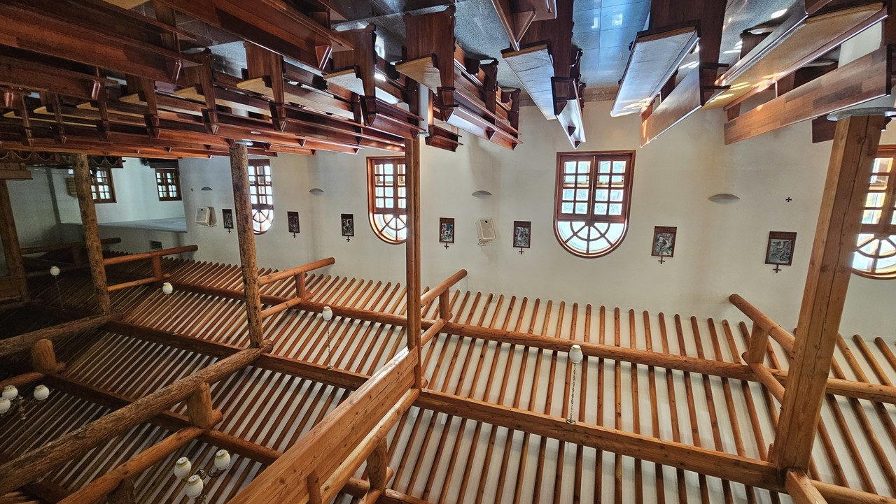 "김가항 성당" 서로 다른 기둥 간격(사진=이현주)